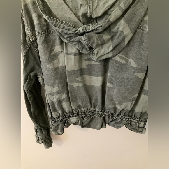 Splendid
Bodhi Camo Peplum Jacket - Picture 4 of 14